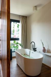 Coast Pearl Hotel & Apartment