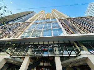 Makati Condo Staycation