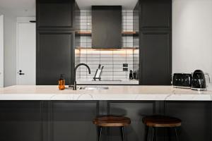 Designer Oasis - Hot Tub & Free Parking