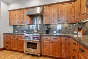 305 - Three Bedroom Shooting Star condo