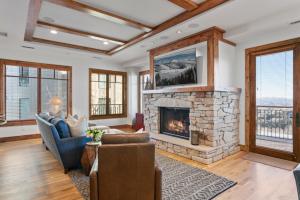 305 - Three Bedroom Shooting Star condo