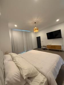 Oceanfront - Villa Catalina - Beach House