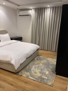 شقة أنيقة وعصرية بجانب البوليفار