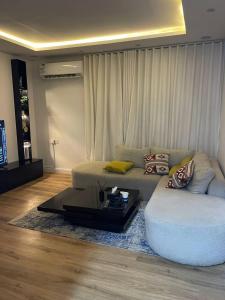 شقة أنيقة وعصرية بجانب البوليفار