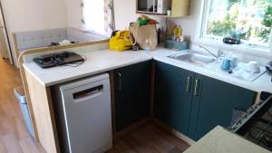 Chalet Meerwijck mit Terrasse am Wasser und Meer mit Schwimmbad