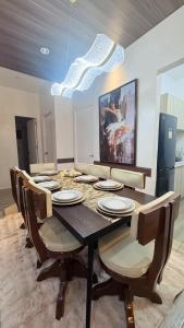 CoZerenity Stays - Premium two-bedroom Condo