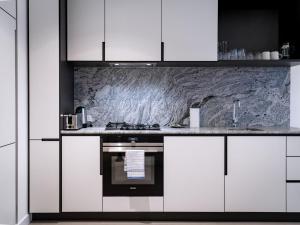 Elegant Cityscape Apartment Premium Amenities