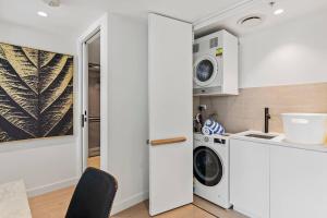 The Jewel • Stylish 6th-Floor Apartment + Parking