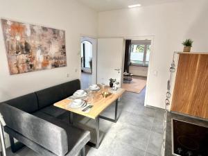 Relax Home Eschweiler Sauna & Gemütlichkeit, WLAN, Netflix, Kingsize Betten, Enspannung