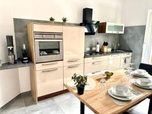 Relax Home Eschweiler Sauna & Gemütlichkeit, WLAN, Netflix, Kingsize Betten, Enspannung