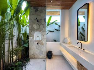 Casa Petak 2 - Serene Architectural Villa in Tropical Paradise Pererenan