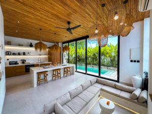 Casa Petak 2 - Serene Architectural Villa in Tropical Paradise Pererenan