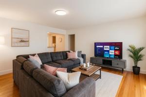 Fullerton Fairytale Vacation Home - 10 Min Drive to Disneyland