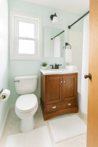 4BR Fullerton Retreat - Private Backyard