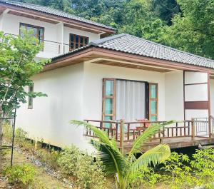 Laem Tukkata beach Koh Mak