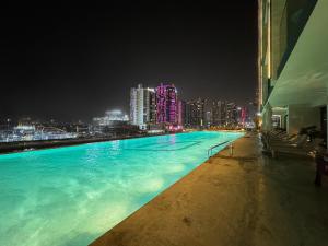 1BR Apartment with Private Jacuzzi & Burj Khalifa Skyline in Trillionaire Residences By Binghatti
