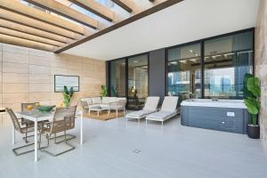 1BR Apartment with Private Jacuzzi & Burj Khalifa Skyline in Trillionaire Residences By Binghatti