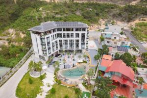 MAREMONTI Luxury 5 Star Hotel