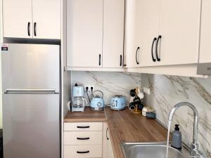 Amfitriti 30meter to beach, 6min Old Town, 2BD 4PL