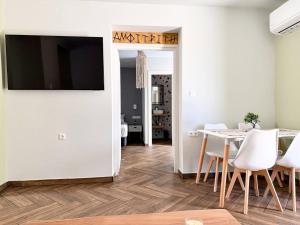 Amfitriti 30meter to beach, 6min Old Town, 2BD 4PL