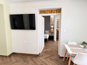 Amfitriti 30meter to beach, 6min Old Town, 2BD 4PL