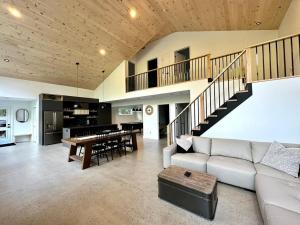 Spa River Pool Table - Chalet Ombre & Lumiere