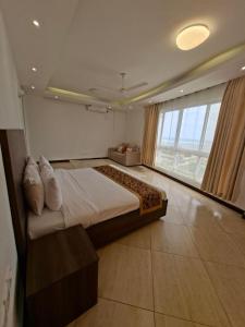 3BR Seaview Nyali Apartment with Pool & Gym