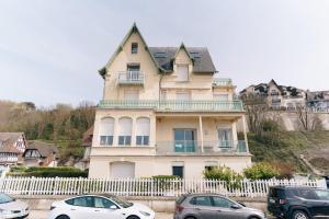 Beautiful 90m seafront apartment