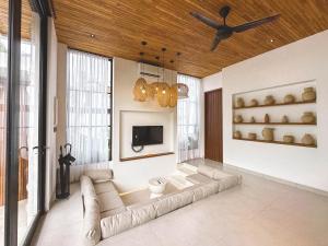 Casa Petak 3 - Serene 2BR Modern Sanctuary with Lush Pool in Pererenan