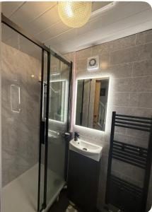 Edinburgh city break room