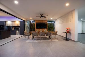 Stylish 4 bdrs new brand pool villa at Rawai kokmakham 1