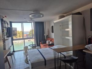 Le Pavois dOr, studio rénové avec goût, Superbe Vue, Proximité Gare et Centre, Climatisation