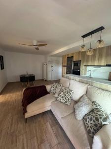 3 bedroom holiday apartment nearby arenal javea