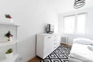 Elegant 3city Apartment in Gdańsk with Parking by Noclegi Renters