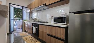 Serene executive 2 bedroom suite near Riverside Square at Winchester Gardens Riverside Drive