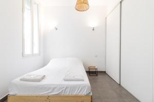 NEW Elegant accommodation - close to Old Port & Train Station