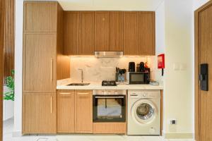 Modern & Elegant Studio Apartment in Azizi Riviera