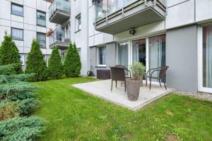 Elegant Blue Apartment in Gdańsk with Parking & Garden by Noclegi Renters
