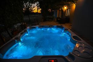 Villa Mandorla with private pool