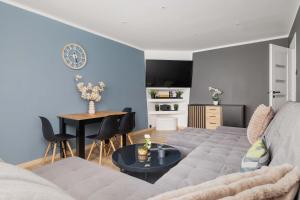 Blue and Green Family Apartment in Katowice with Two Bedrooms and Balcony by Noclegi Renters