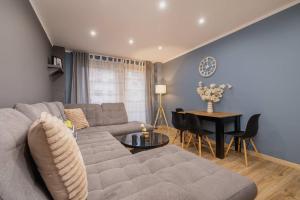 Blue and Green Family Apartment in Katowice with Two Bedrooms and Balcony by Noclegi Renters