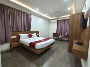 Gayathri Metro Deluxe Rooms