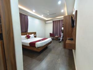 Gayathri Metro Deluxe Rooms
