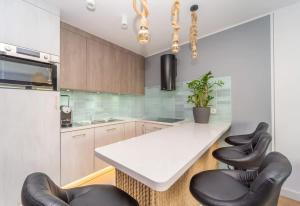 Bright and Blue 3city Apartment with Balcony in Gdynia by Noclegi Renters