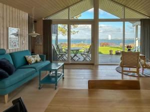 Beachfront Holiday Home Near Dalby Bay