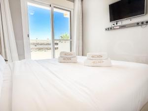 Apartment with terrace, pool and padel access REMS