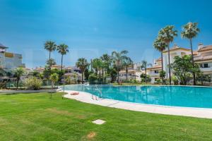 Apartment with terrace, pool and padel access REMS