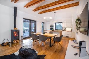 Modern Nature Retreat w Pool, PS5 & Hot Tube