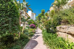 Apartment with terrace, pool and padel access REMS