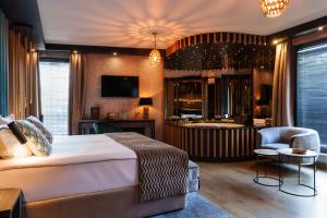 Art Penthouse with Jacuzzi - Krakow Center